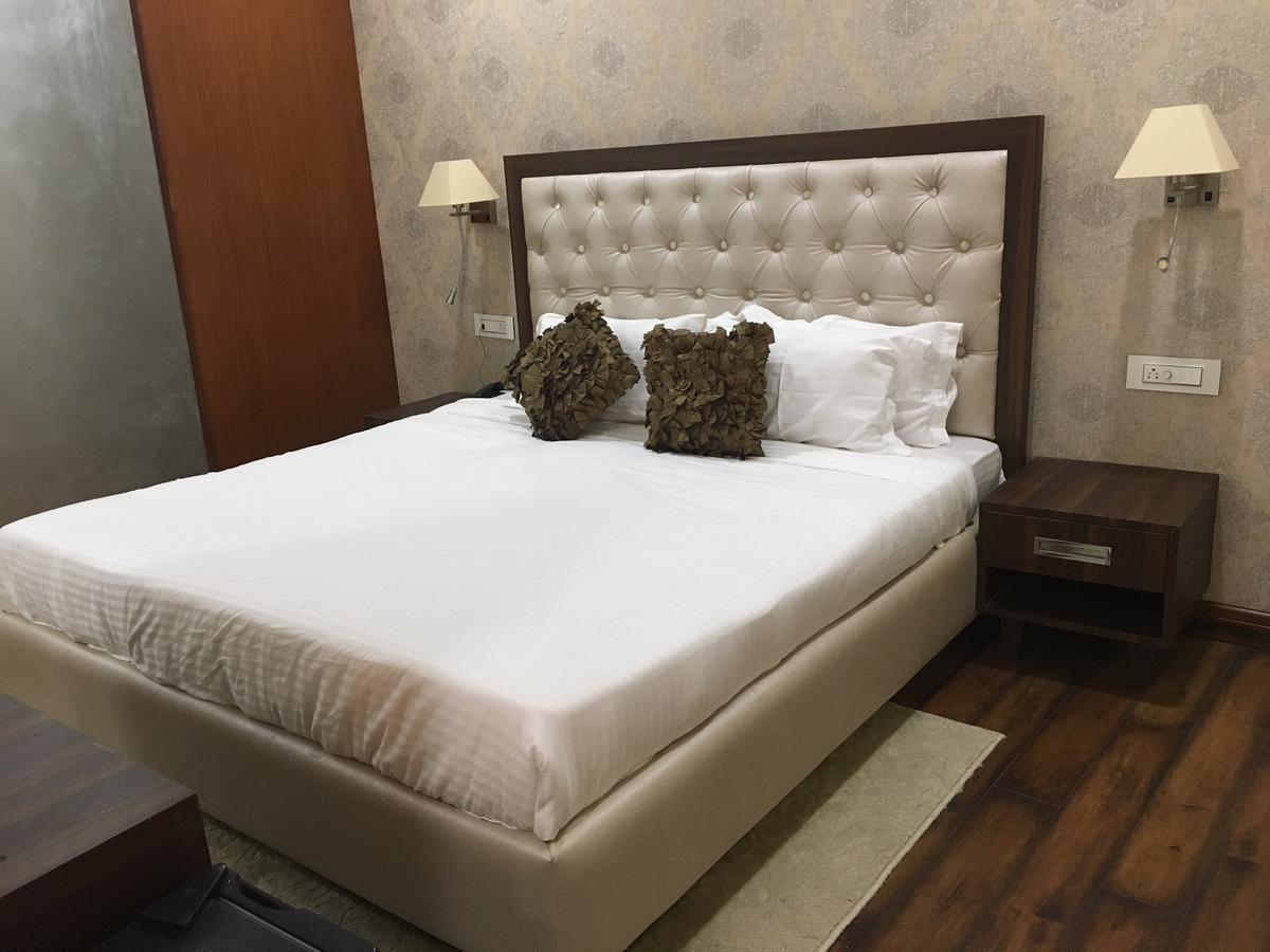 Hotel Anand Renaissance Firozpur ภายนอก รูปภาพ