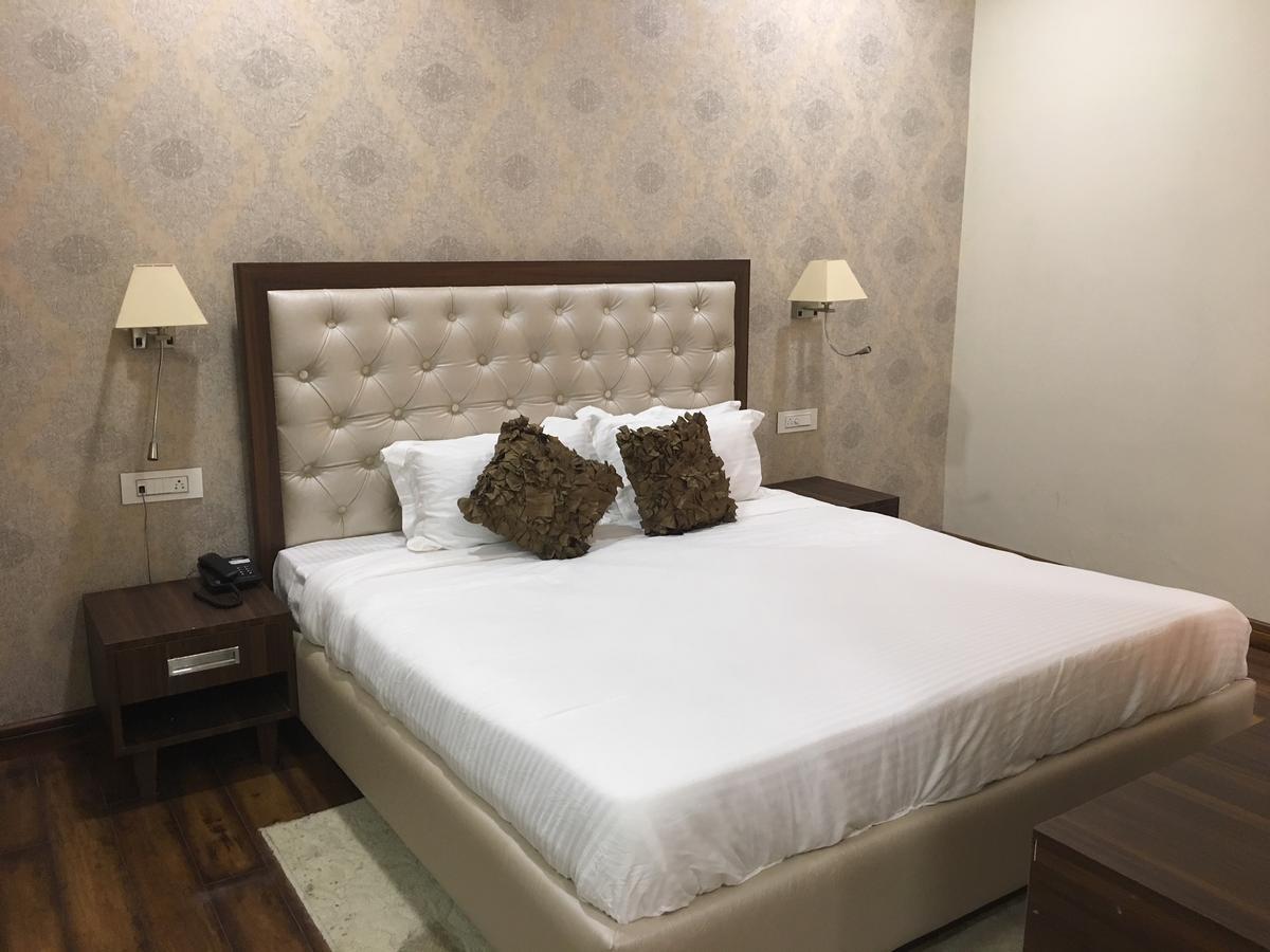 Hotel Anand Renaissance Firozpur ภายนอก รูปภาพ